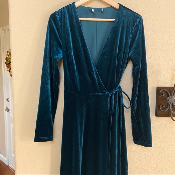 🆕 Teal Blue Longsleeve Velvet Wrap Maxi Dress 🌿 - Picture 3 of 12